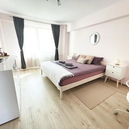 Apartament Spatios In Oradea Exterior photo